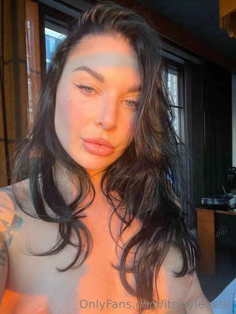 Ivy Lebelle