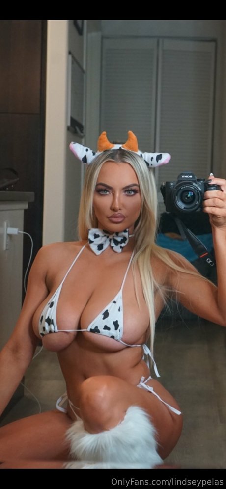Lindsey Pelas