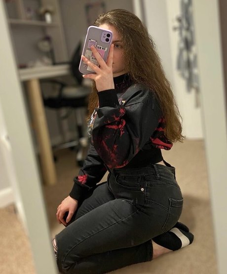 Bustybritishbrunette