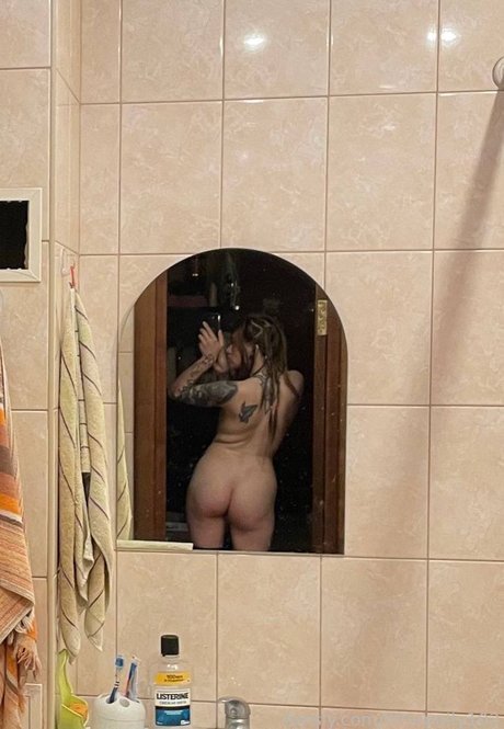 Nagie wyciekłe zdjęcie OnlyFans od Little Polly