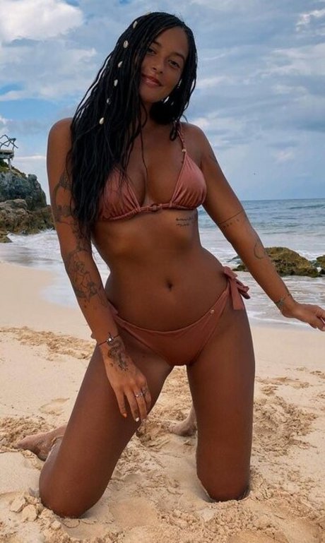 Nagie wyciekłe zdjęcie OnlyFans od Karolina Meschino