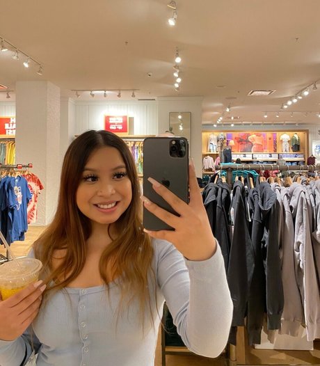 Nagie wyciekłe zdjęcie OnlyFans od Jessica Huynh