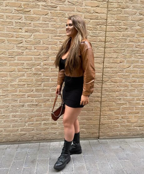 Nagie wyciekłe zdjęcie OnlyFans od Molly Georgia Leach