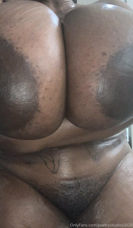 Nagie wyciekłe zdjęcie OnlyFans od Poetrystudios2020