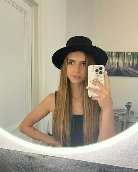 Emelie_crystal_free
