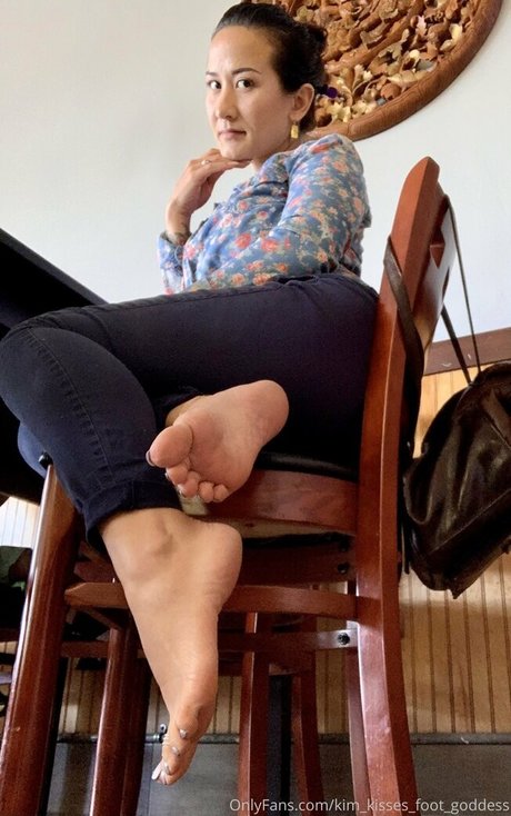 Kimkissesfootgoddess