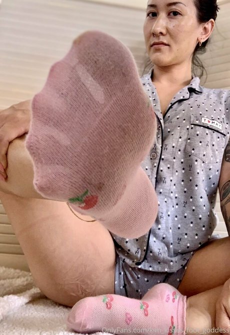 Kimkissesfootgoddess