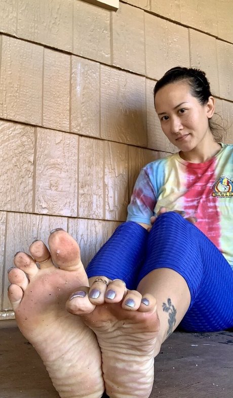 Kimkissesfootgoddess