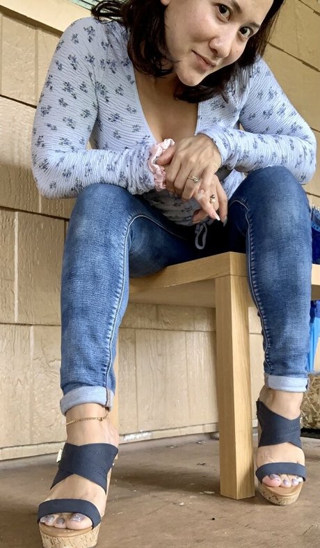 Kimkissesfootgoddess