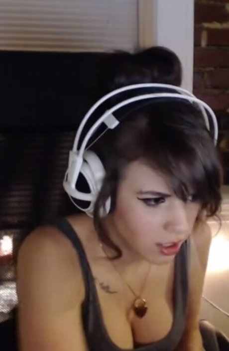 Nagie wyciekłe zdjęcie OnlyFans od Deernadia