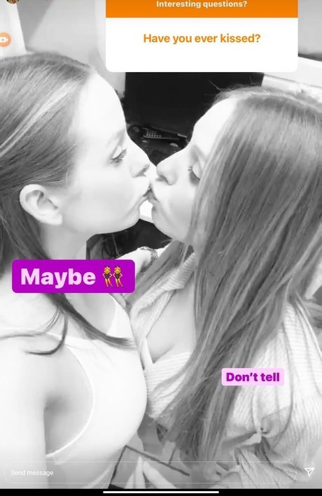 Nagie wyciekłe zdjęcie OnlyFans od Twinsblonde
