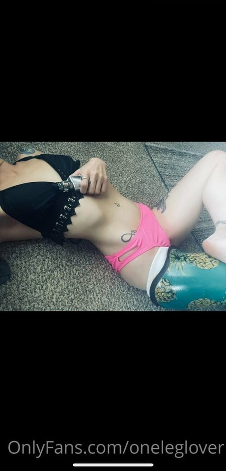 Nagie wyciekłe zdjęcie OnlyFans od Oneleglover