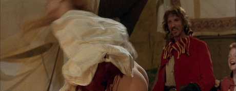 Jennifer Jason Leigh