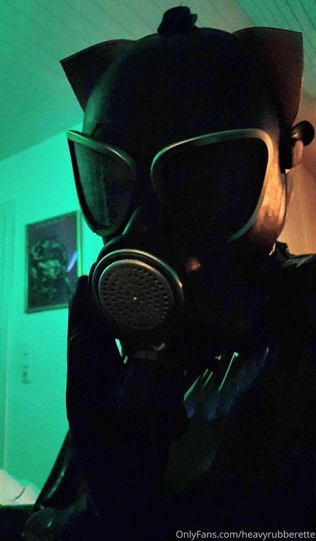 Nagie wyciekłe zdjęcie OnlyFans od Heavyrubberette