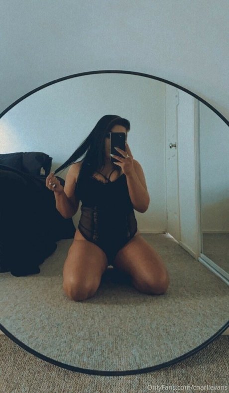 Nagie wyciekłe zdjęcie OnlyFans od Charli Evans