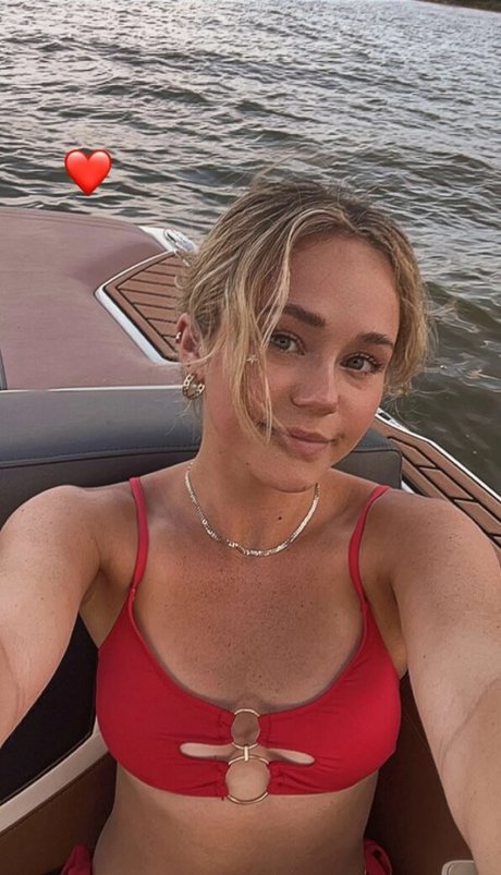 Nagie wyciekłe zdjęcie OnlyFans od Brec Bassinger