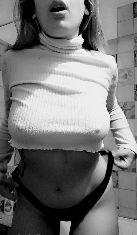Nagie wyciekłe zdjęcie OnlyFans od Emilypageok