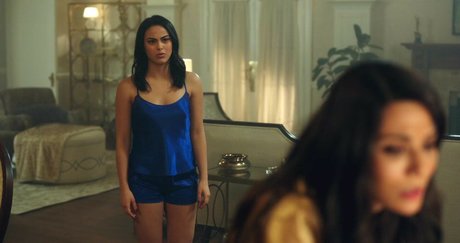 Camila Mendes