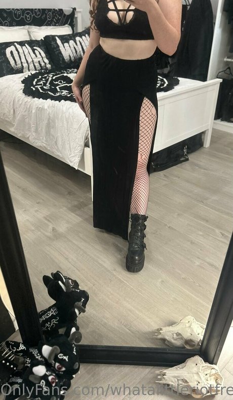 Nagie wyciekłe zdjęcie OnlyFans od Whatalittleriotfree