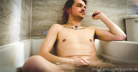 Nagie wyciekłe zdjęcie OnlyFans od Joystiknik