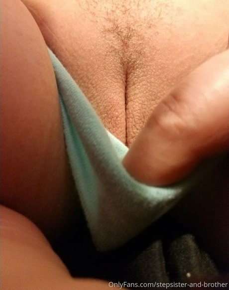 Nagie wyciekłe zdjęcie OnlyFans od Stepsisterandbrother