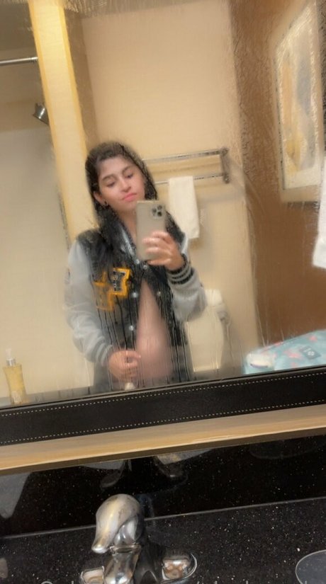 Nagie wyciekłe zdjęcie OnlyFans od Alaskazade