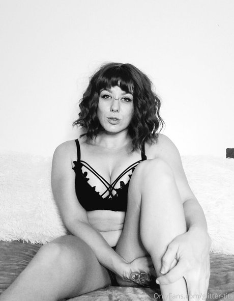 Nagie wyciekłe zdjęcie OnlyFans od Glittertits
