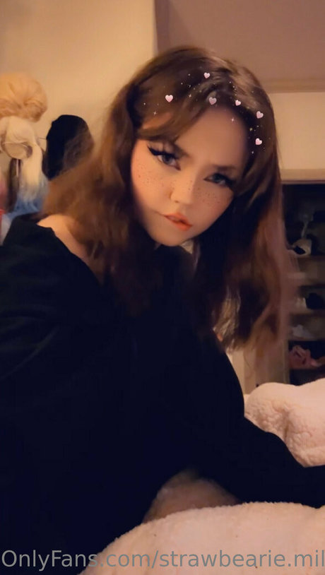 Nagie wyciekłe zdjęcie OnlyFans od Strawbeariemilk