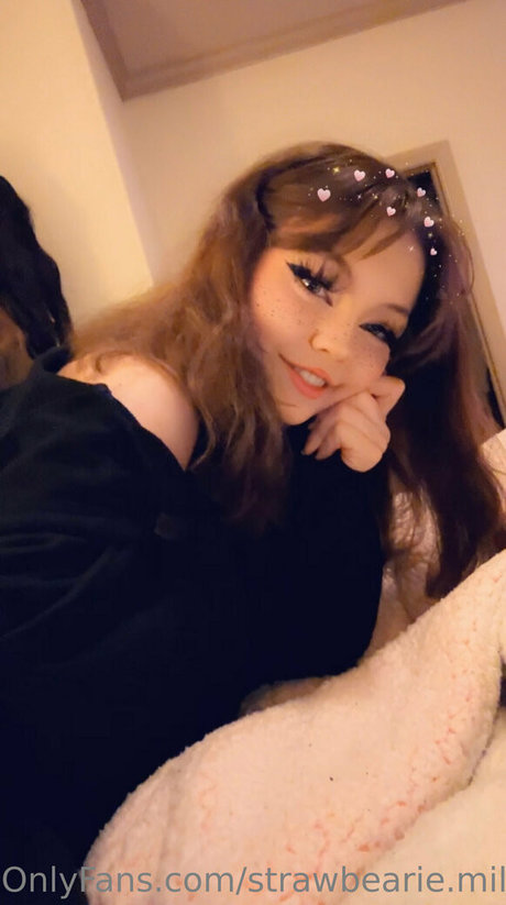 Nagie wyciekłe zdjęcie OnlyFans od Strawbeariemilk