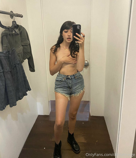 Nagie wyciekłe zdjęcie OnlyFans od Delilahraige