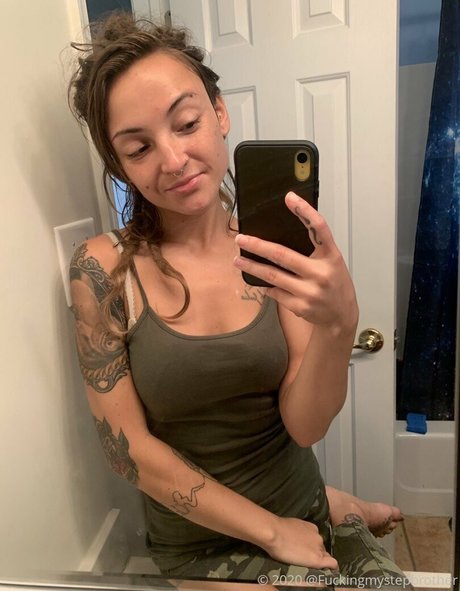 Nagie wyciekłe zdjęcie OnlyFans od Fuckingmystepbrother