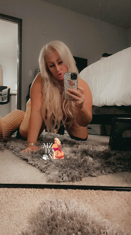 Nagie wyciekłe zdjęcie OnlyFans od Mzdanibadgirl