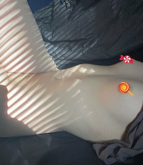 Nagie wyciekłe zdjęcie OnlyFans od Stupidwhit3girl