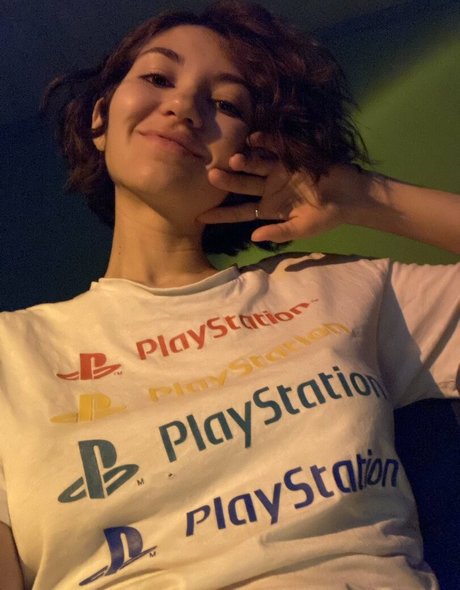 Adorable Dina