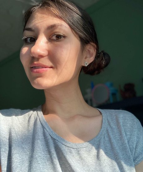 Adorable Dina