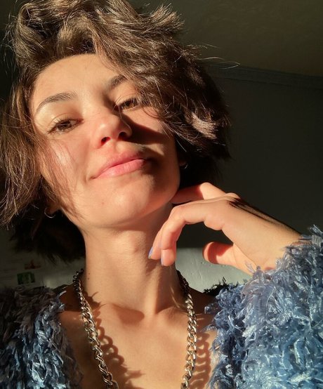 Adorable Dina