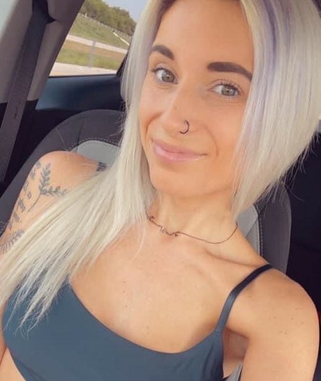 Nagie wyciekłe zdjęcie OnlyFans od Emilyrenee94