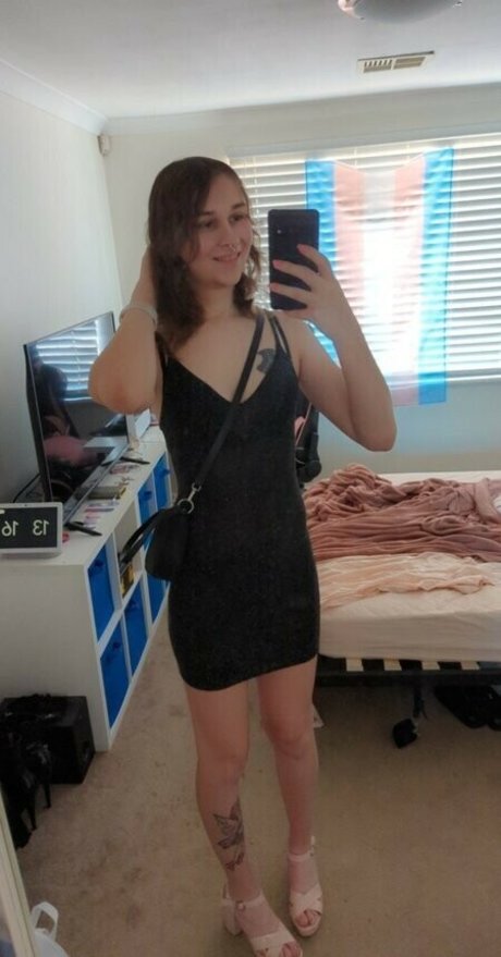 Nagie wyciekłe zdjęcie OnlyFans od Neonrosa