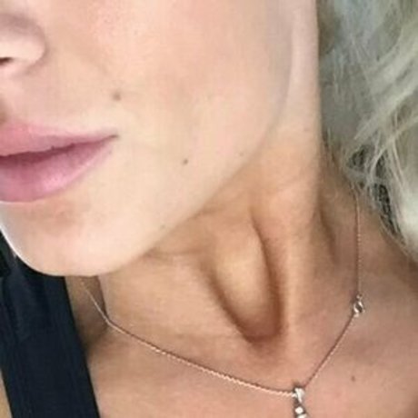 Nagie wyciekłe zdjęcie OnlyFans od Thewaitressnextdoor