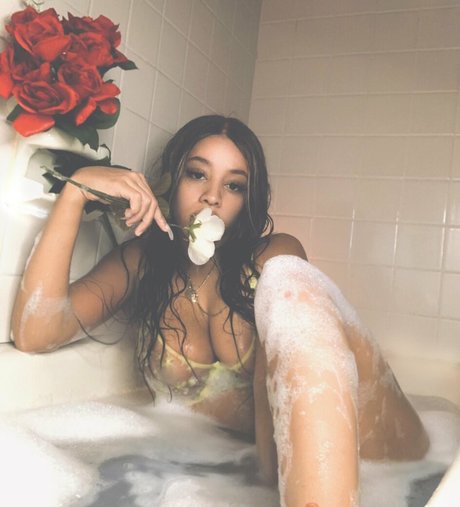 Nagie wyciekłe zdjęcie OnlyFans od Giana Malise