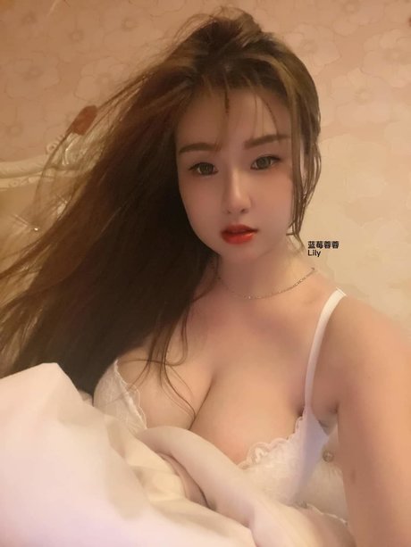 Nagie wyciekłe zdjęcie OnlyFans od Lanmeirongrong