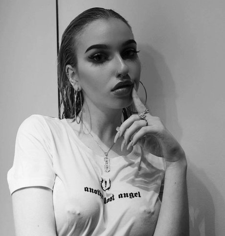 Nagie wyciekłe zdjęcie OnlyFans od Lilsauvage