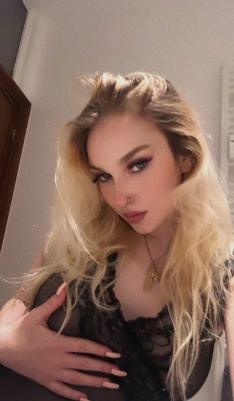 Nagie wyciekłe zdjęcie OnlyFans od Lilsauvage