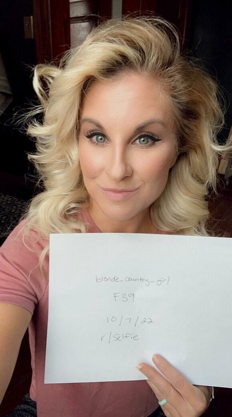 Nagie wyciekłe zdjęcie OnlyFans od Blondecountrygirl