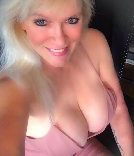 Sandie Lee