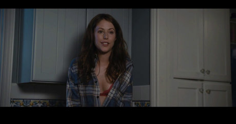 Amanda Crew
