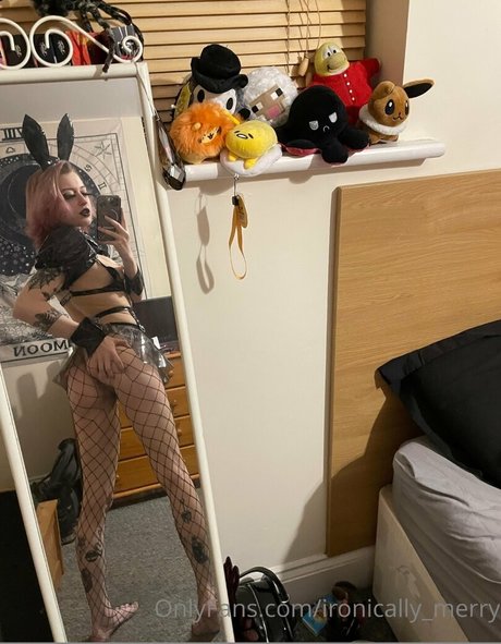 Nagie wyciekłe zdjęcie OnlyFans od Ironicallymerry