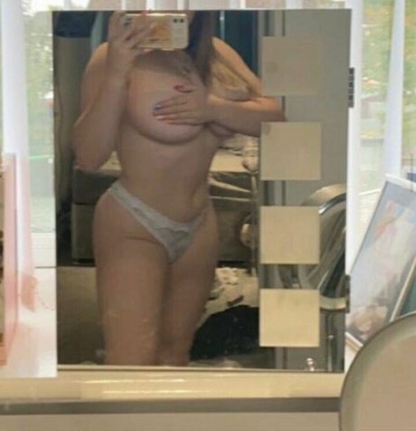 Nagie wyciekłe zdjęcie OnlyFans od Ellieharp3r