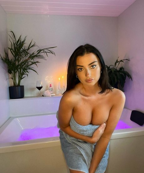 Nagie wyciekłe zdjęcie OnlyFans od Adrianna Browne