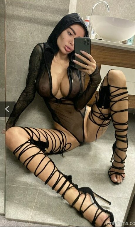 Nagie wyciekłe zdjęcie OnlyFans od Alena Omovich